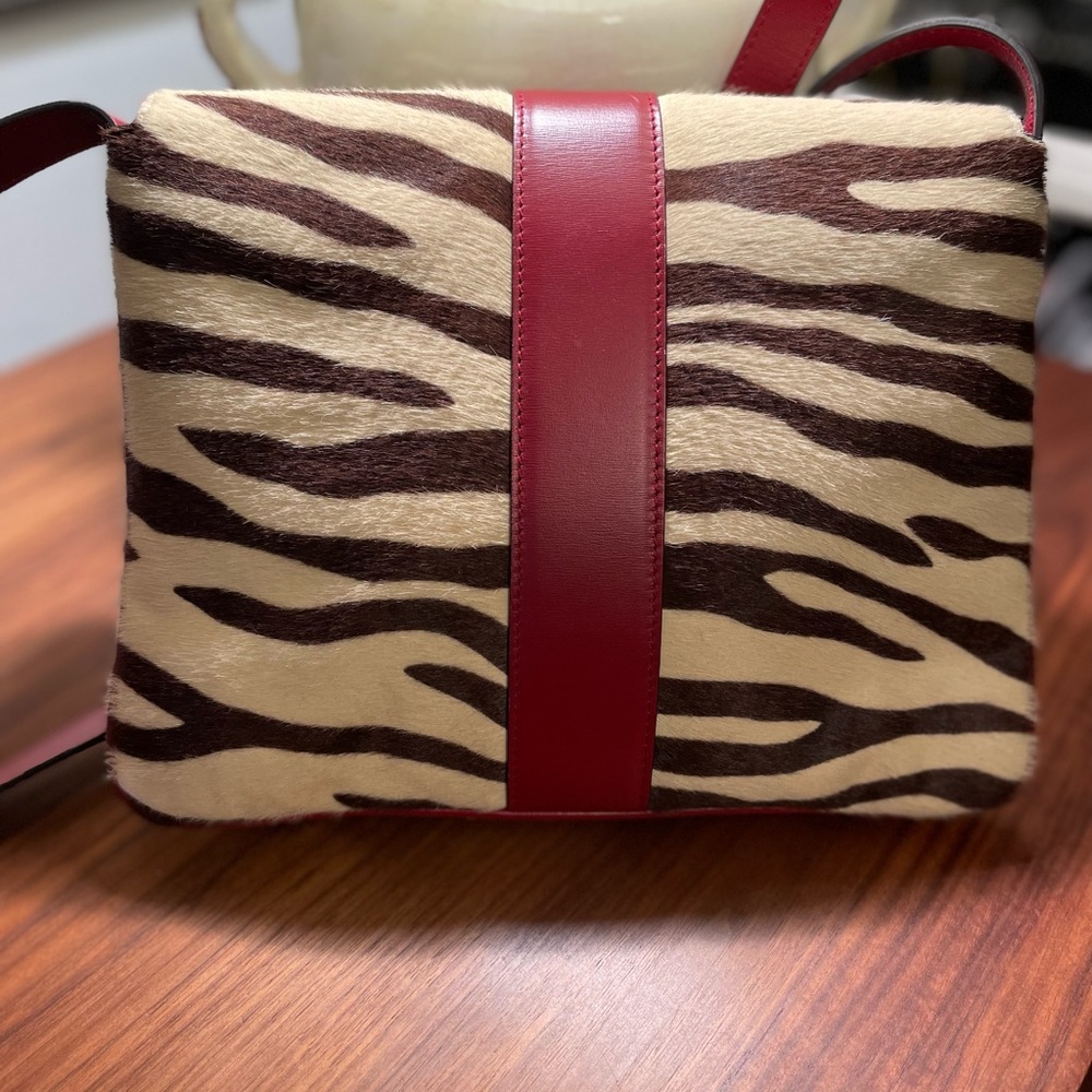 GUCCI Arli Tiger Print Medium Shoulder Bag - Picture 5 of 12